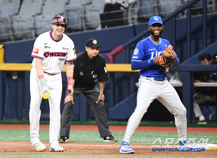 Why are you delaying your entry when you're doing it with us??C, But Doosan is the first team to win 20 games