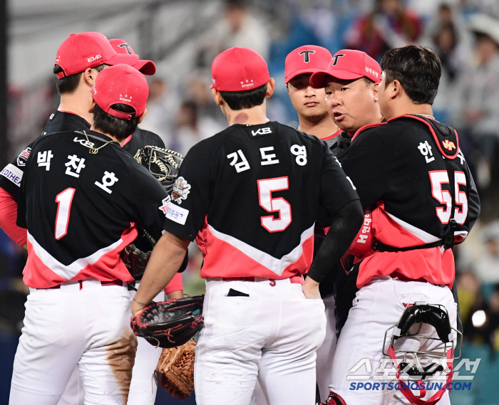 Wow, was it a losing game like this? Mistakes, mistakes, mistakes, mistakes  4 pitches hell...I checked KIA's horrible bare face