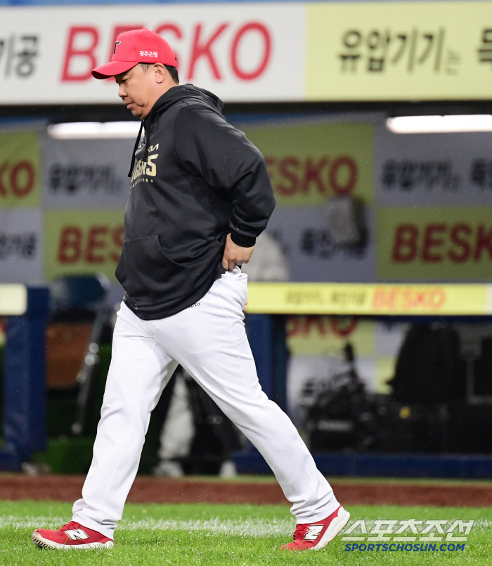 Wow, was it a losing game like this? Mistakes, mistakes, mistakes, mistakes  4 pitches hell...I checked KIA's horrible bare face