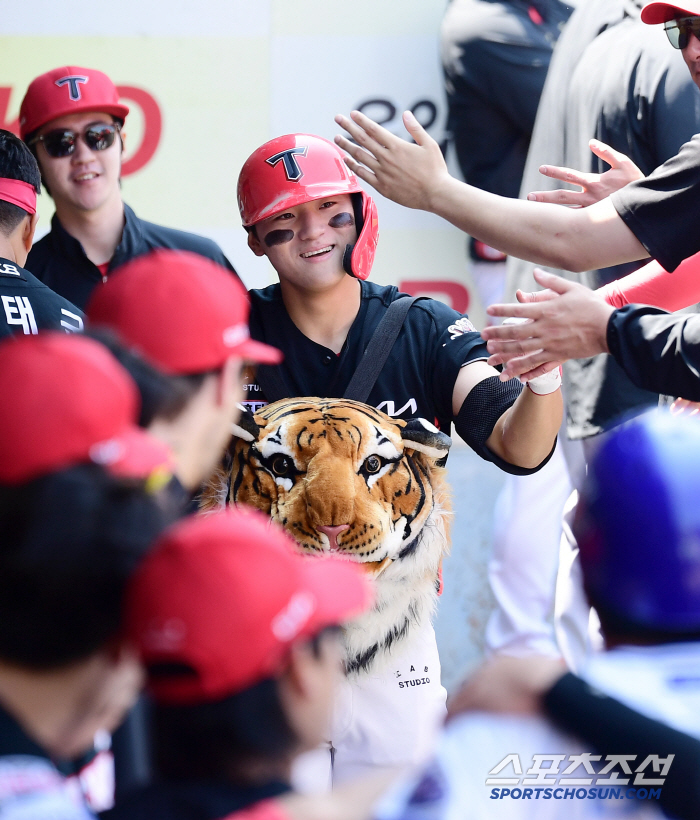 Wow, what should I throw? Home run, home run, home run, home run, Kim Do-young is crazy, a new record in personal history (Daegu site)