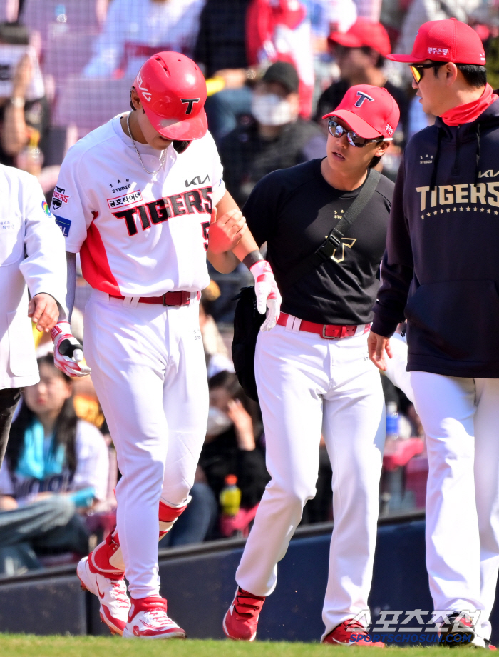 30 home runs for two consecutive years, and I thought it was impossibleBut since it's Kim Do Young, it's a different story
