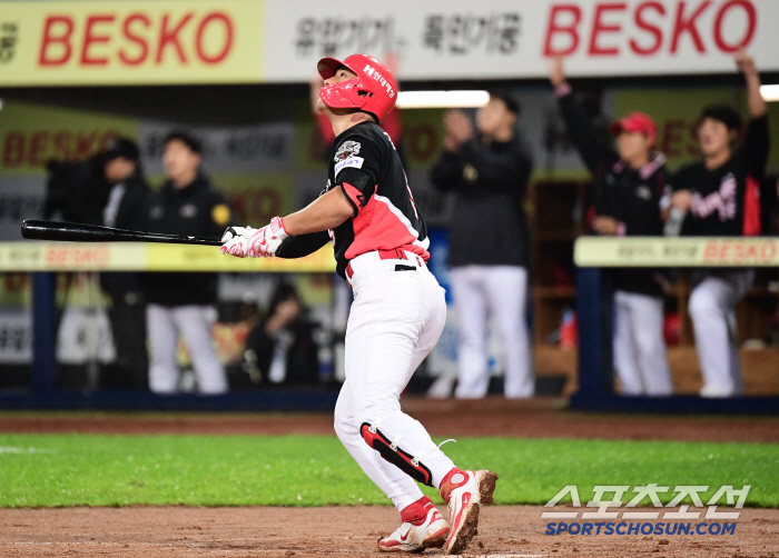 30 home runs for two consecutive years, and I thought it was impossibleBut since it's Kim Do Young, it's a different story