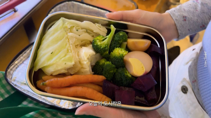 51kg for 20 years, Eom Jiwon, eating like this doesn't make you gain weight..Full full lunch box revealed (Um Jiwon)