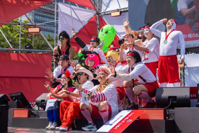 Coupang Play's 'Infinite Challenge Run' heated up Yeouido...From Jung Joon-ha to Park Myung-soo, all the legends are coming out