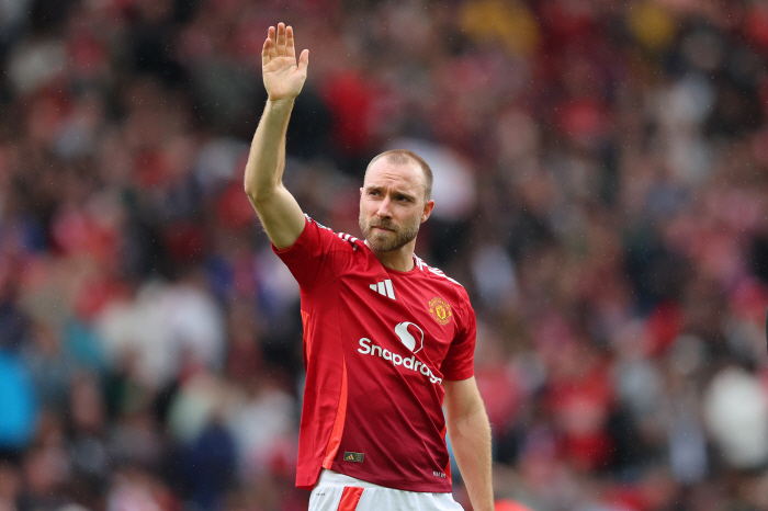 Eriksen, it's a special farewell gift for my brother. Man U captain's dignity...Beautiful farewell with PK goal