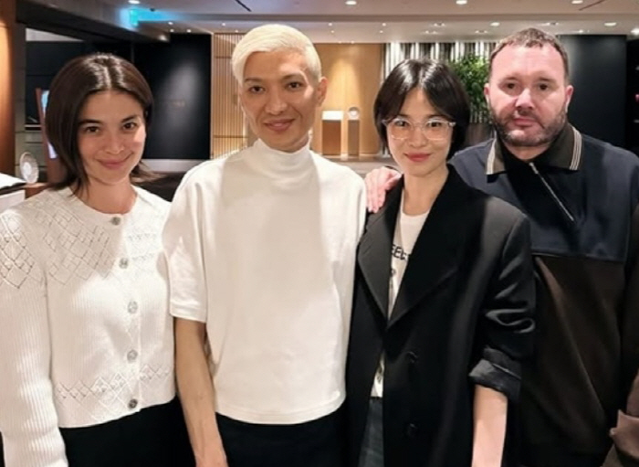 Even with short hair and glasses, goddess looks...Song Hye-kyo shows off her national treasure aura