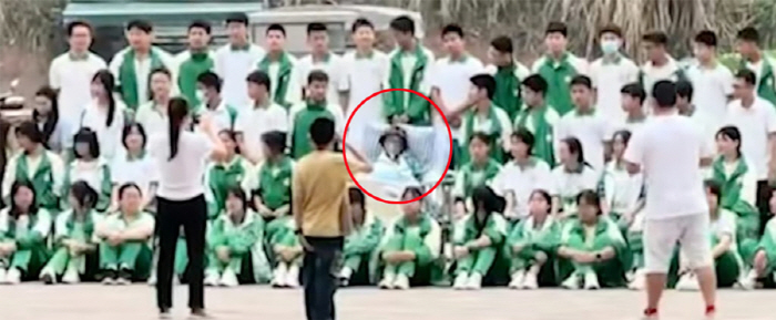 Graduation photo with my friend who is hospitalized...I'll die the next day, and I'll be in tears