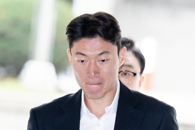 Hwang Ui-jo, who was illegally filmed, suspended for 2 years  imprisonment for 1 year → 2 consecutive games, the scoring team escaped relegation, but the career was in a big crisis