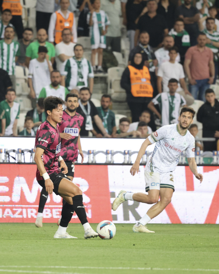 Hwang Ui-jo, who was illegally filmed, suspended for 2 years  imprisonment for 1 year → 2 consecutive games, the scoring team escaped relegation, but the career was in a big crisis