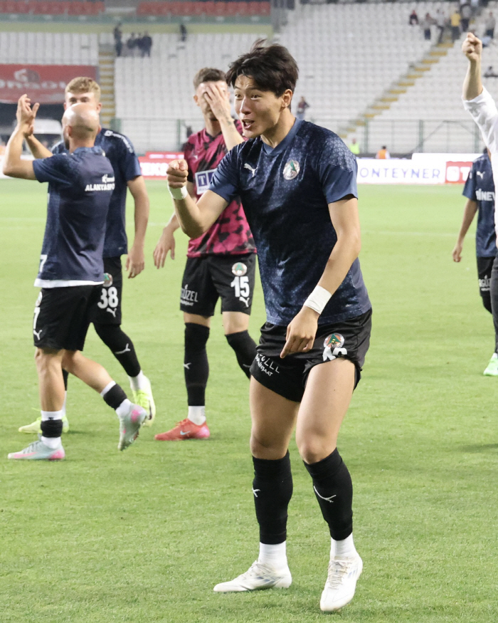 Hwang Ui-jo, who was illegally filmed, suspended for 2 years  imprisonment for 1 year → 2 consecutive games, the scoring team escaped relegation, but the career was in a big crisis