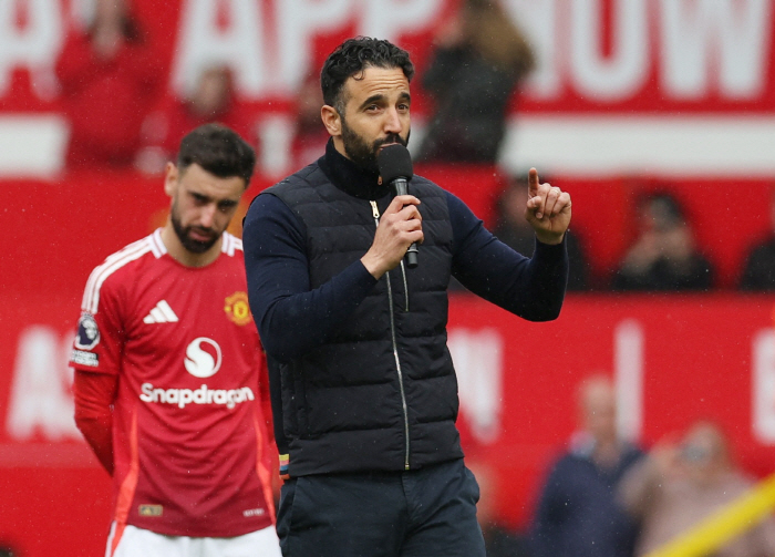 It was hard to cheer for them. Sorry Amorim hiding knife, official apology in sinner mode...New Manchester United's exit → Start to improve constitution