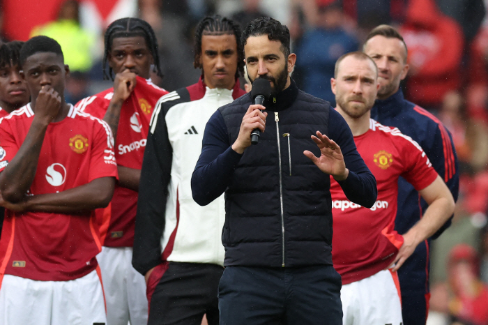 It was hard to cheer for them. Sorry Amorim hiding knife, official apology in sinner mode...New Manchester United's exit → Start to improve constitution