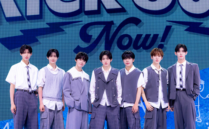 Kickflip school look concept, feels like I'm back in my student days...DONG HYUN, a student, looks good on you