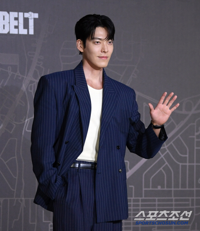 Kim Woo-bin Narrates Art Exhibit for Charity