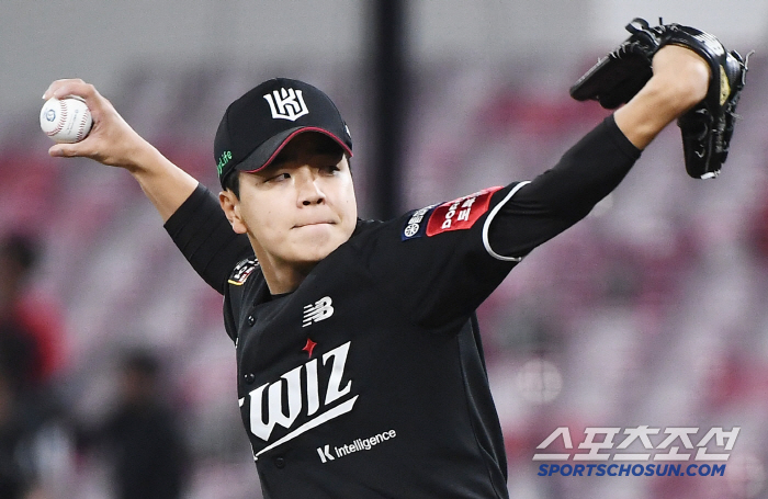 KT's Super Emergency, ERA 0.898 The fixed winning team leftShoulder injury missed 1 month