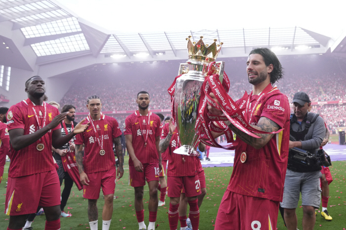 Liverpool  Kpal Romantic Double Guard of Honor...Tottenham → who disappeared as promised guard of honor was humiliated