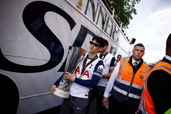 One more big soccer slant? What kind of windfall is there when you get the trophy, Yu Gwan-sun!Tottenham to renew Son Heung-min's contract Never allow transfer