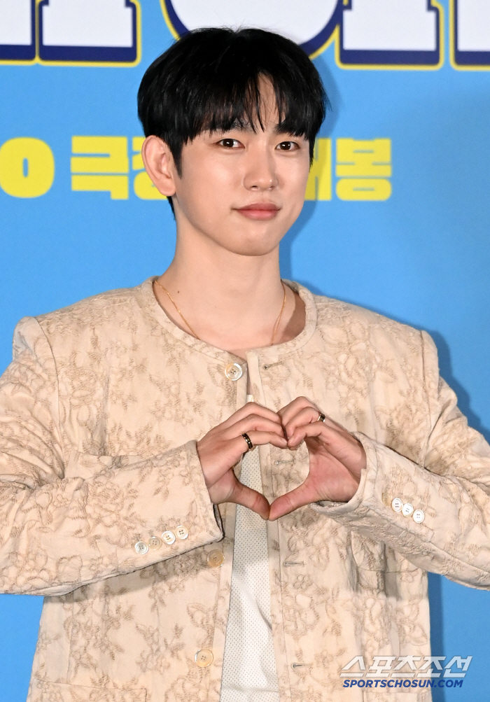  PARK JIN YOUNG is so handsome
