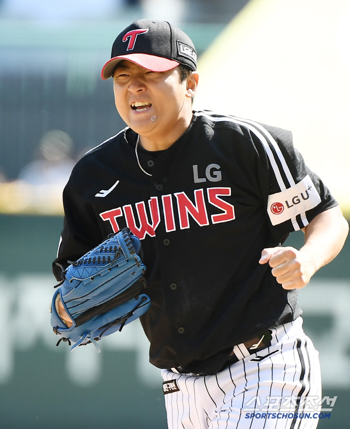 Roaring like a beast in the youngest selection of a chaebol house, like Song Seung-ki if he's born again. 