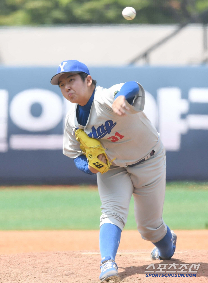 Roaring like a beast in the youngest selection of a chaebol house, like Song Seung-ki if he's born again. 