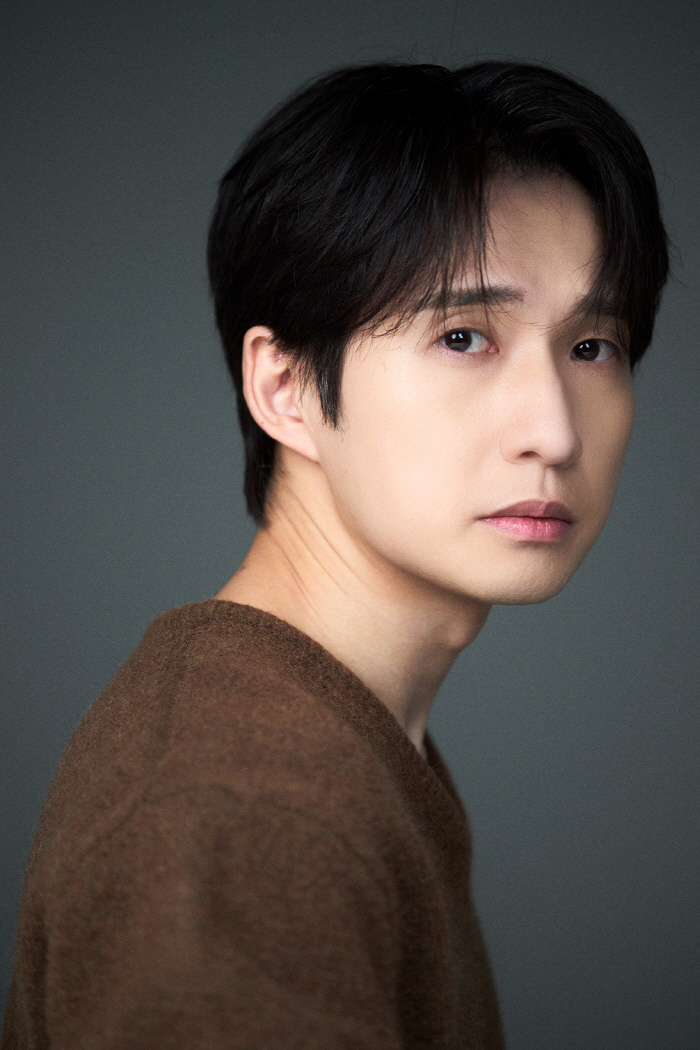 Ryu Deok-hwan, who is more beautiful than heaven, said, 'I'm back in the brown theater. I cry after watching my wife's drama.'