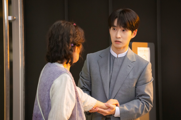 Ryu Deok-hwan Reflects on Return and Growth After 'Heavenly Ever After'