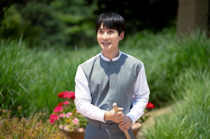 Ryu Deok-hwan Reflects on Return and Growth After 'Heavenly Ever After'