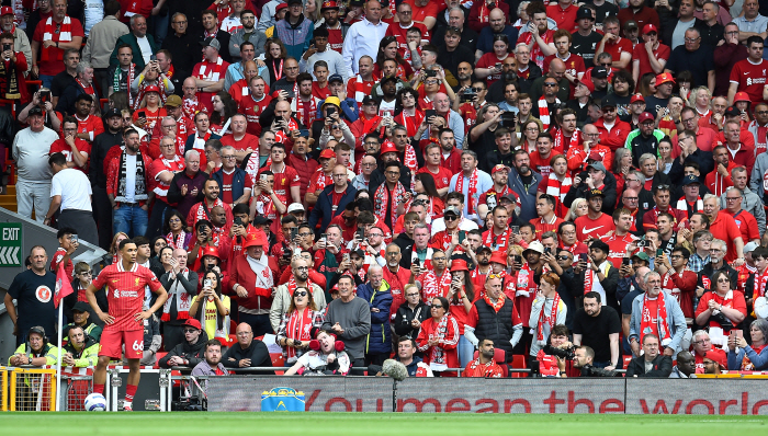 This love ♥ Never received Liverpool 20 years of farewell whistle, Alexander Arnold who shed tears