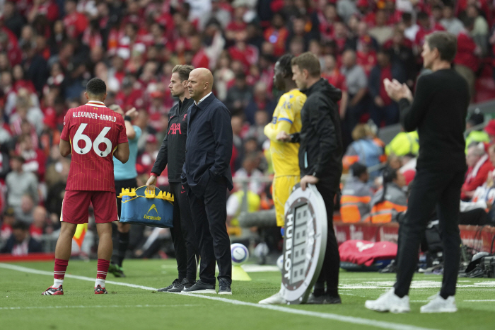 This love ♥ Never received Liverpool 20 years of farewell whistle, Alexander Arnold who shed tears