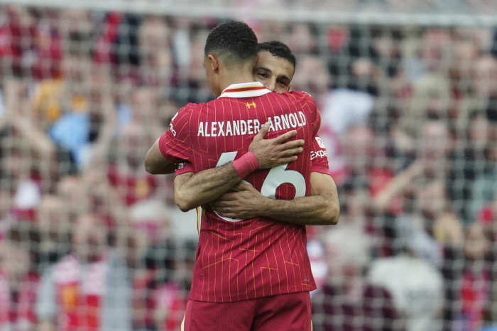 This love ♥ Never received Liverpool 20 years of farewell whistle, Alexander Arnold who shed tears