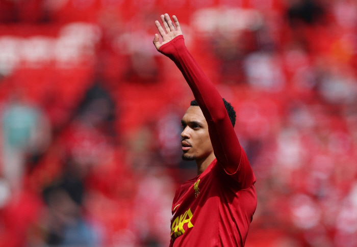This love ♥ Never received Liverpool 20 years of farewell whistle, Alexander Arnold who shed tears