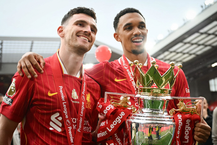 This love ♥ Never received Liverpool 20 years of farewell whistle, Alexander Arnold who shed tears