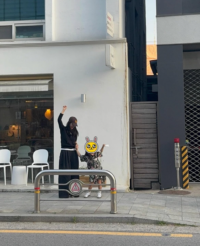 174cm looks like mom..Jiwoo Choi's daughter is already tall at the age of five