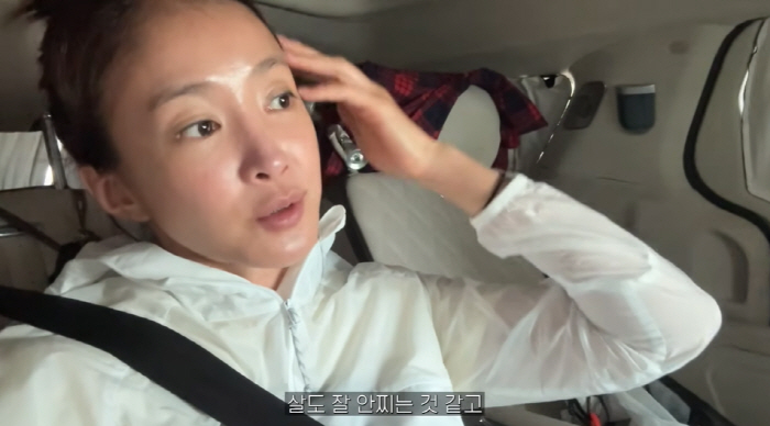 51kg Lee Si-young fasts after 5 o'clock on an extreme diet even with a single child, and goes to bed as soon as he leaves school