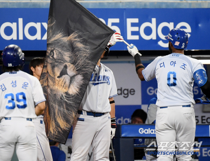 Again. Delicious Diaz hits his 21st walk-off home run against Kia this season → Lotte's game is a wedge-shaped two-run shot