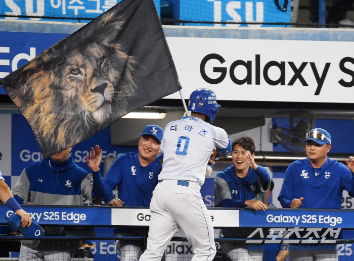 Again. Delicious Diaz hits his 21st walk-off home run against Kia this season → Lotte's game is a wedge-shaped two-run shot