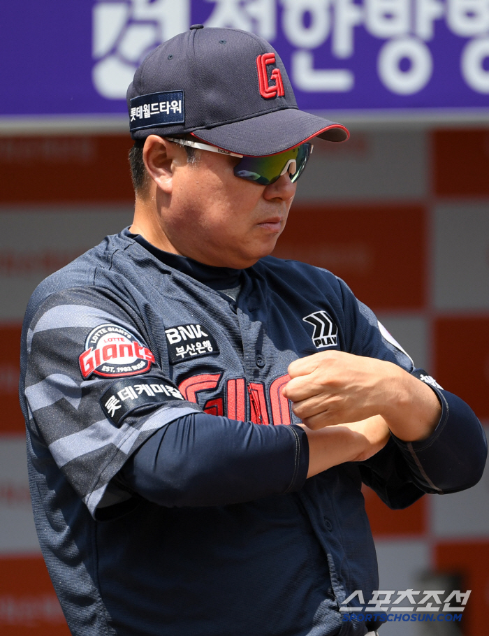 Average 229 minutes of blood fight → 5.7 pitchers consumed mound overload shadow...Lotte's dilemma every day. 