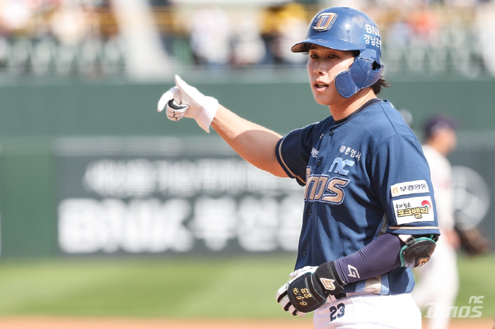 Crazy diving catch that blocked him from finishing the bottom of the 11th! Fireworks pitching match with no four outs → 17 consecutive hitters, a 1-1 draw with SSG and NC 