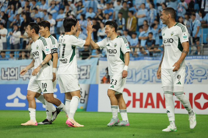 Unstoppable...Jun Jinwoo won 1G1A Jeonbuk again! Daegu 4-0 Green onion ahead of Kim Byung-soo's inauguration