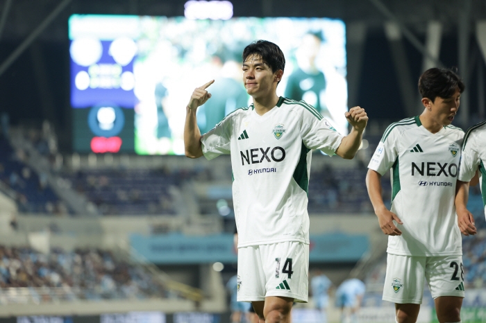 Unstoppable...Jun Jinwoo won 1G1A Jeonbuk again! Daegu 4-0 Green onion ahead of Kim Byung-soo's inauguration