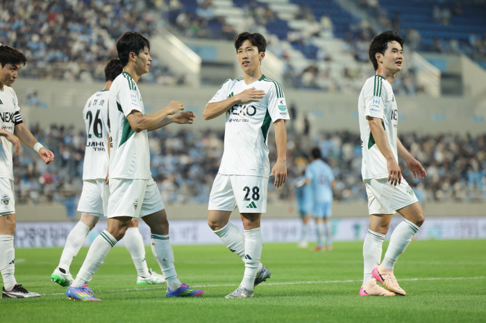 Unstoppable...Jun Jinwoo won 1G1A Jeonbuk again! Daegu 4-0 Green onion ahead of Kim Byung-soo's inauguration