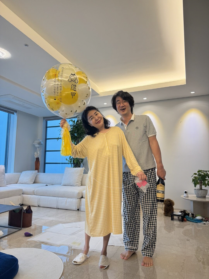 Esther, the pajama 60th birthday party..♥ It's easy to live with Hong Hye-gul's depression wife