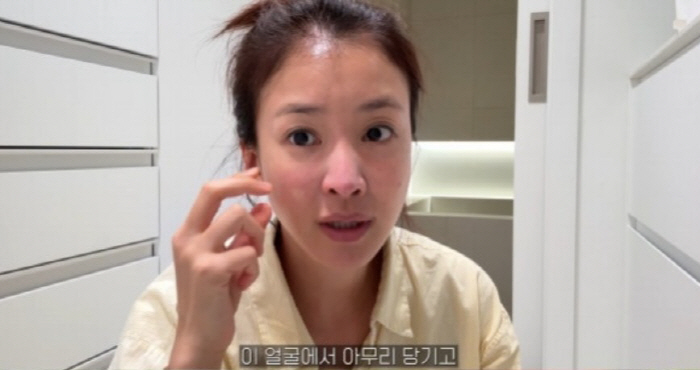Even if you get divorced, you're still...Lee Si-young reveals her diet, exercise, and beauty routine (Boo Si-young)
