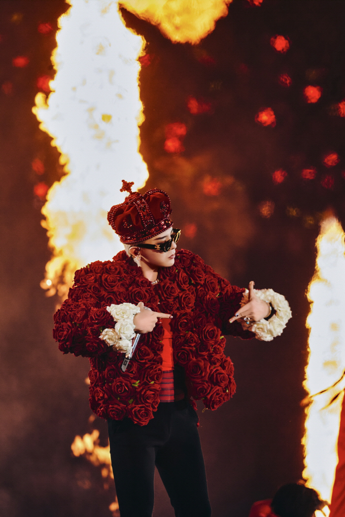 G-Dragon Ignites Osaka Dome with 80,000 Fans in Spectacular World Tour Show