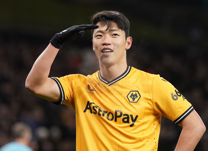 Hwang Heechan is finally leaving? Suggestion of separation on social media → Age enough to challenge the interests of several clubs...countdown to say goodbye to Wolverhampton