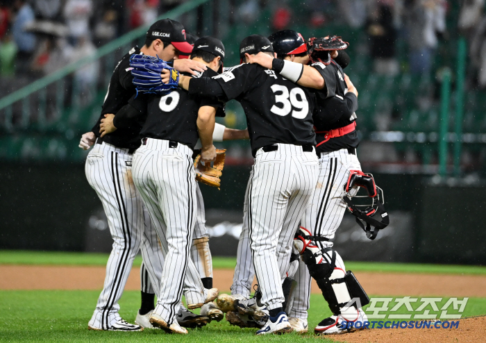 I'm holding out. The on-base king, closing, and setup man are in crisis, but 7 wins, 1 draw and 4 losses, and the revival of the batta team until retaking and spreading the top spot 