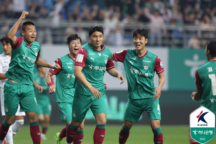 It finally went off. Jorge, the first goal of the season exploded! 1 help  1 starting point, Pohang, 31 come-from-behind wins against Daejeon and jumps to fourth place 