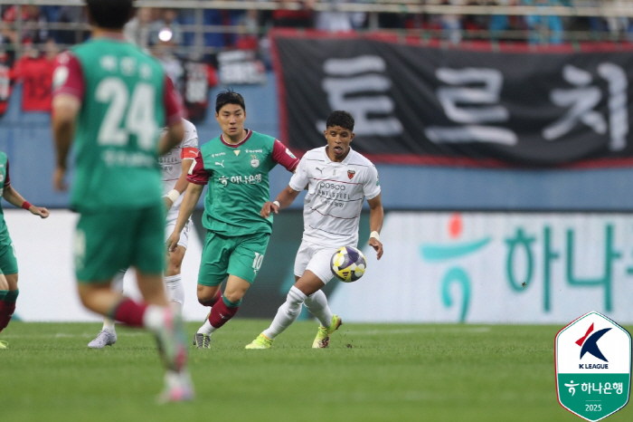 It finally went off. Jorge, the first goal of the season exploded! 1 help  1 starting point, Pohang, 31 come-from-behind wins against Daejeon and jumps to fourth place 