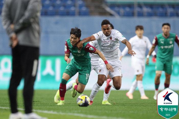 It finally went off. Jorge, the first goal of the season exploded! 1 help  1 starting point, Pohang, 31 come-from-behind wins against Daejeon and jumps to fourth place 