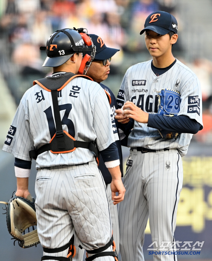 It's on the verge of losing, but it's okay. Three hits and two runs in the first inning, and no hit until the fifth inning, as the master wished. I threw my hope for the first place at 147km
